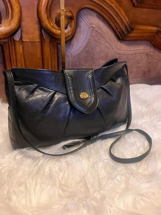 Etienne Aigner Black Leather Shoulder Bag - Picture 3 of 14